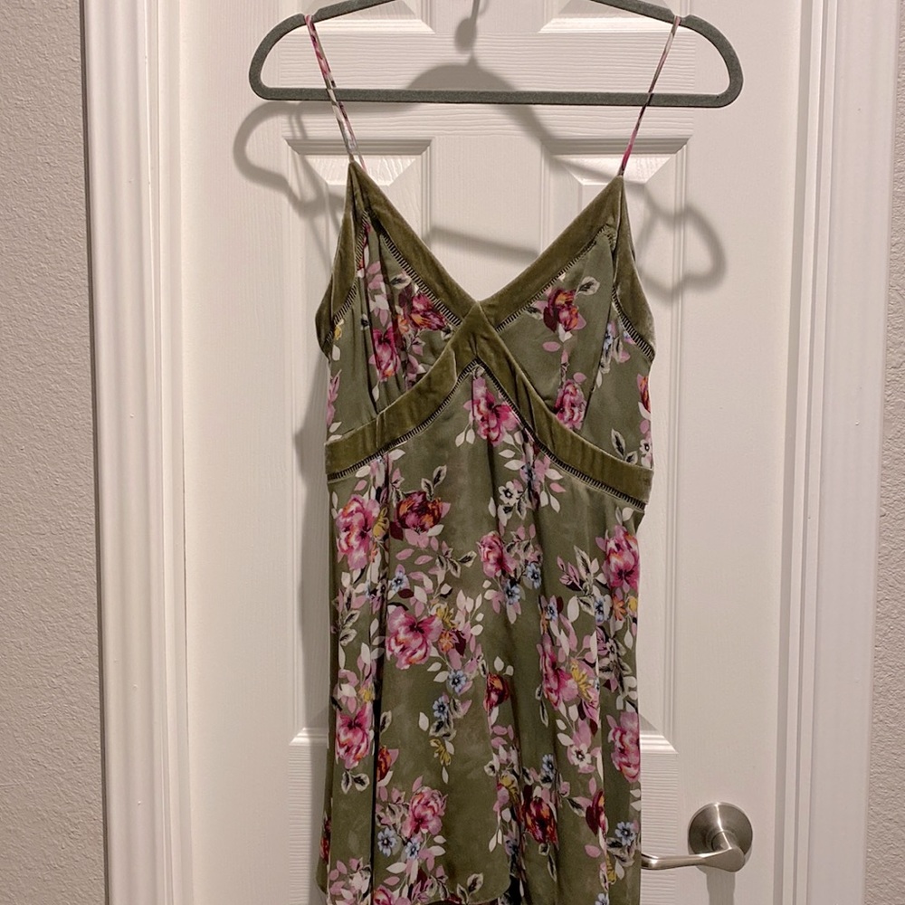 Summer dress that is classy and sexy at the same time